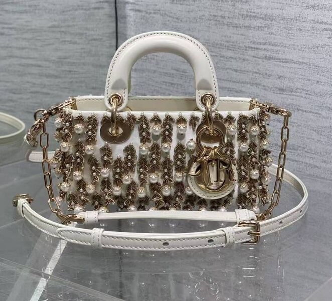 Сумка Christian Dior Lady женский кожа белый 196560