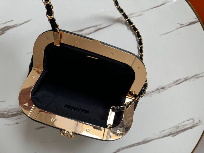 Сумка Chanel женский кожа черный 157332-3