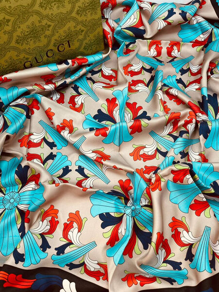 Платок Gucci женский шелк бежевый 197805