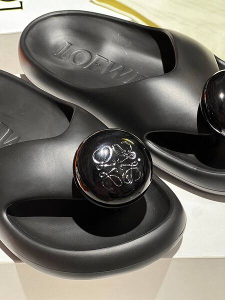 Шлепки Loewe женский резина черный 152429-2