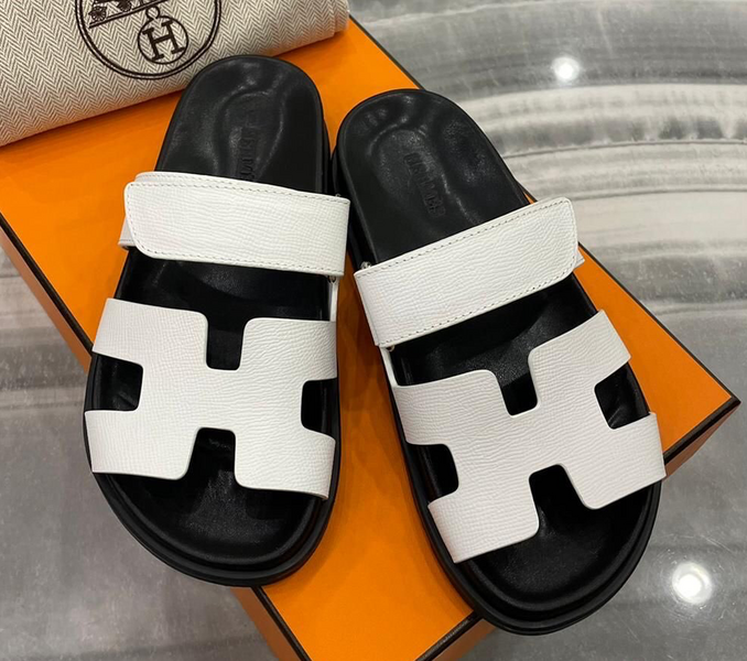 Шлепки Hermès женский кожа белый 89611