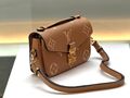 Сумка Louis Vuitton Pochette Metis женский кожа бежевый 174556-2