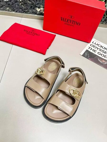 Женские сандалии Valentino женский кожа нюдовый u0155133-1-2