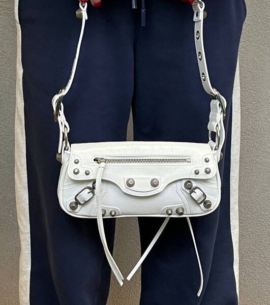 Сумка Balenciaga женский кожа белый 136568