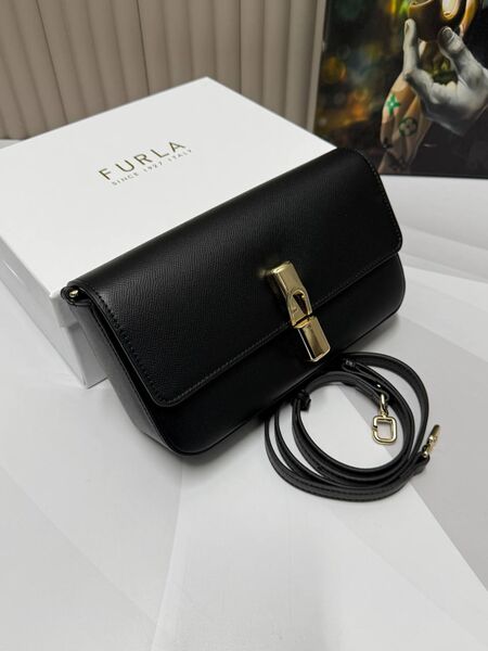 Сумка Furla женский кожа черный o6016425-1