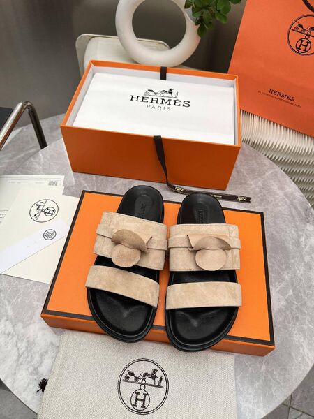 Женские шлепанцы Hermes женский замша бежевый c5377745-1-2