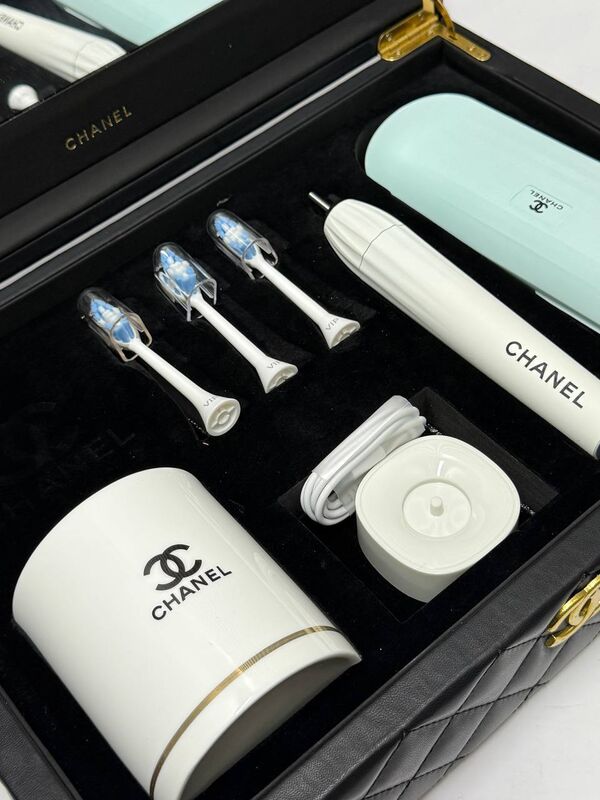 Электрическая зубная щетка CHANEL