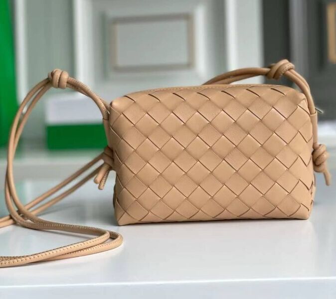 Сумка Bottega Veneta женский кожа бежевый 155467