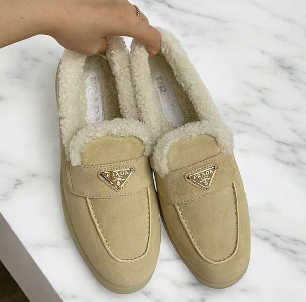 Лоферы Prada женский замша бежевый 164934