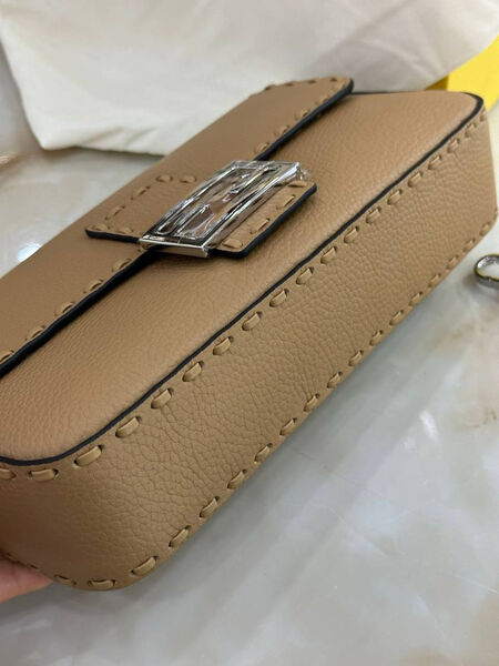 Сумка Fendi женский кожа бежевый 142101-3