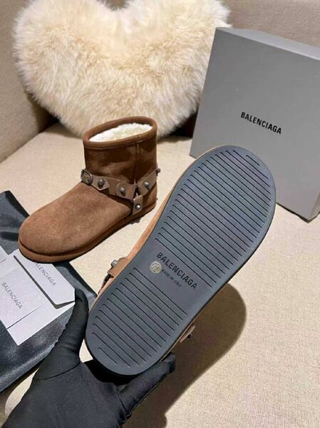 Женские зимние сапоги Balenciaga женский замша коричневый y7530467-1-7