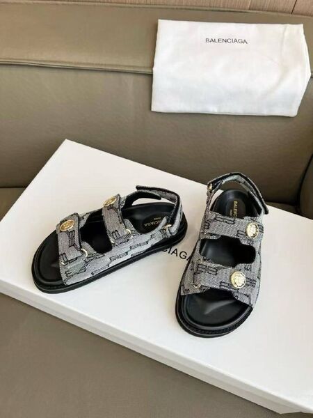Женские сандалии Balenciaga женский текстиль серый e7492383-1-6
