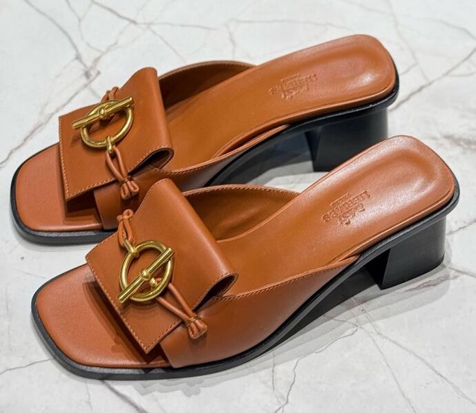 Шлепки Hermès женский кожа бежевый 182116