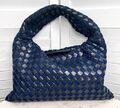 Сумка Bottega Veneta Small Hop женский кожа swift темно-синий 170356