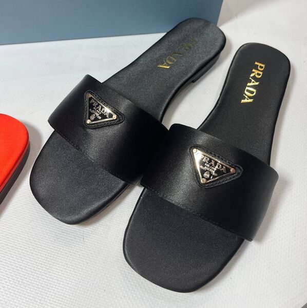 Шлепки Prada женский сатин черный 149534