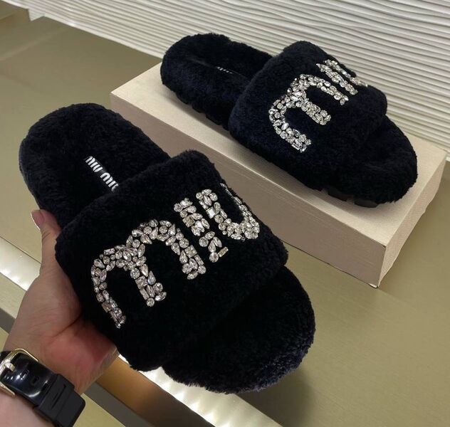 Тапочки Miu Miu женский черный 137081