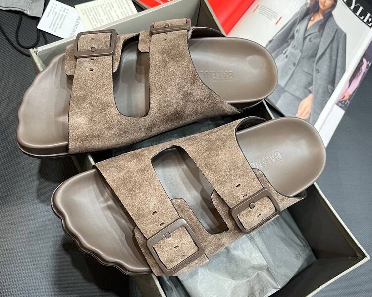 Шлепки Balenciaga женский замша бежевый 154304