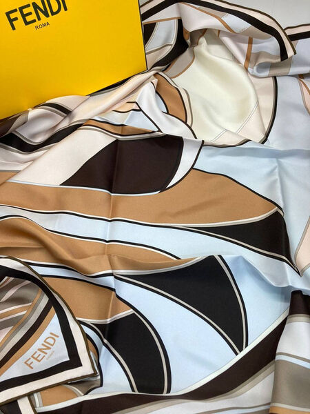 Платок Fendi женский шелк бежевый 164234