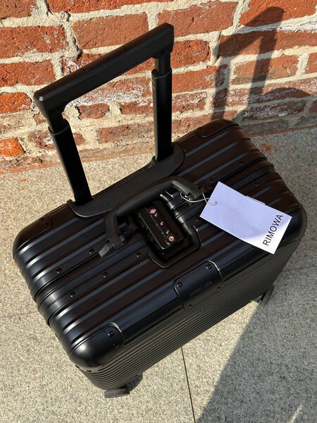 Чемодан Rimowa женский черный 132746-10