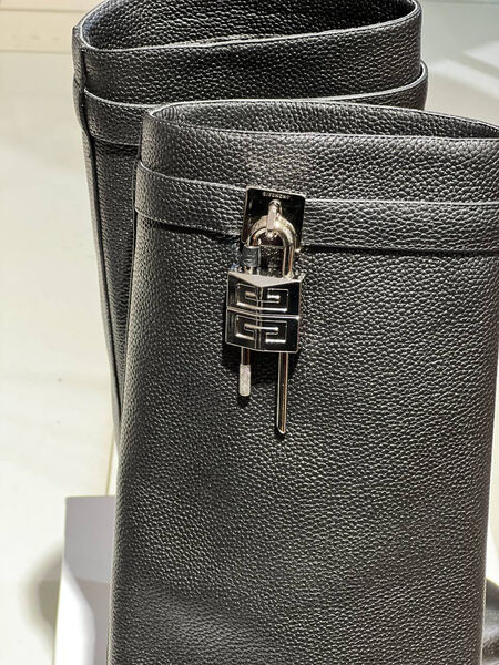 Сапоги Givenchy женский кожа черный 134297-6