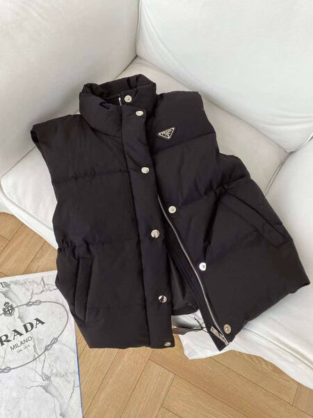 Жилет Prada женский черный 125816-2