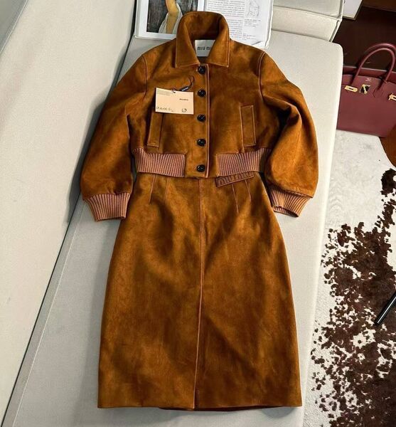 Костюм Loro Piana женский замша 176234