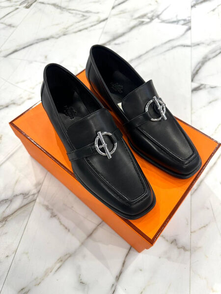 Лоферы Hermès женский кожа черный 189001-2