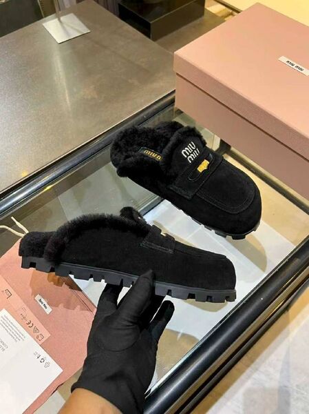 Женские меховые тапочки Miu Miu l8982595-1