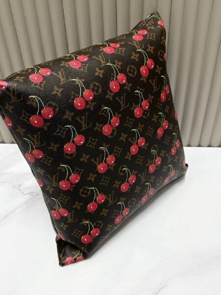 Подушка Louis Vuitton канва коричневый T750111-1-4