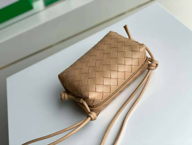 Сумка Bottega Veneta женский кожа бежевый 155467-2