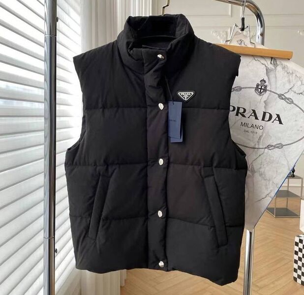 Жилет Prada женский черный 125816