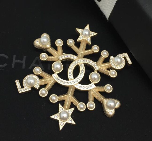 Брошь Chanel 10415
