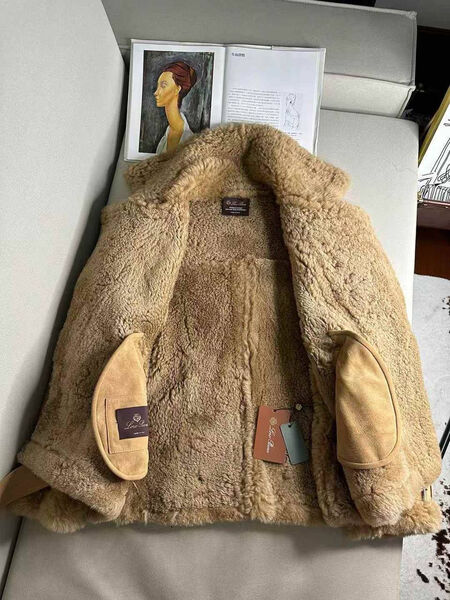 Дубленка Loro Piana женский овчина бежевый 164602-3