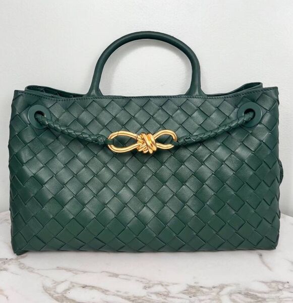 Сумка Bottega Veneta женский кожа болотный 163174