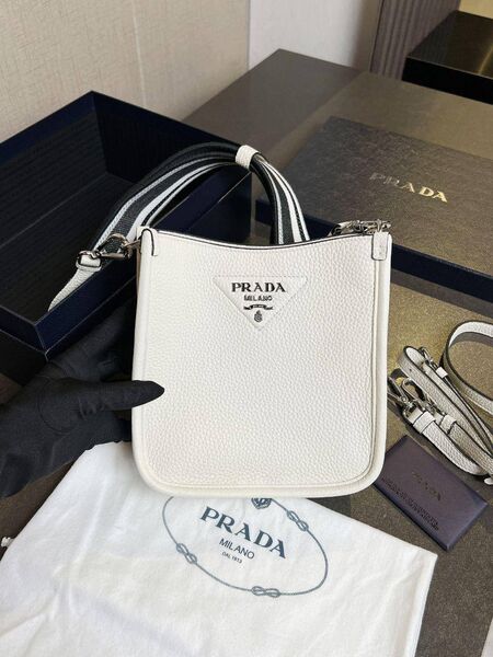 Сумка Prada женский кожа белый i8522436-1