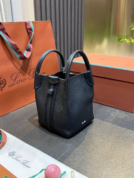 Сумка Loro Piana женский кожа черный u3014339-1-5