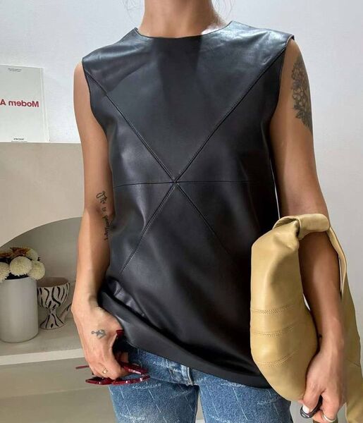 Жилет Loewe женский кожа черный 157243