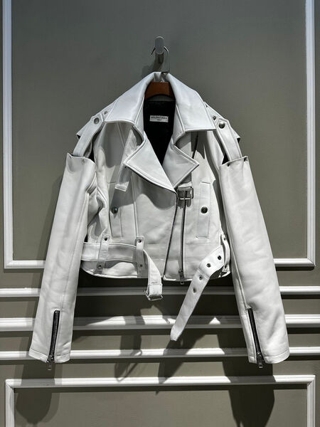 Куртка Balenciaga женский кожа белый 106486-5