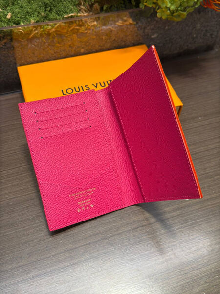Обложка на паспорт Louis Vuitton женский кожа белый 174086-2