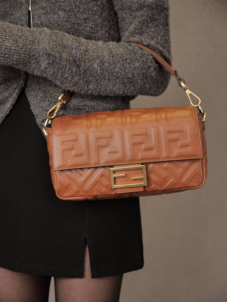 Сумка Fendi Baguette женский кожа 136611-2