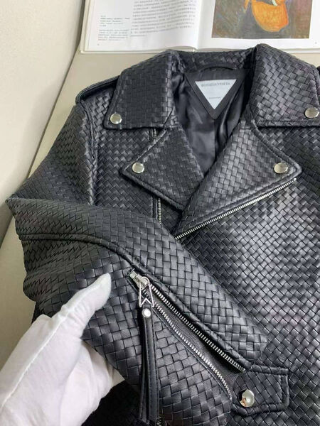 Куртка Bottega Veneta женский кожа черный 159397-3