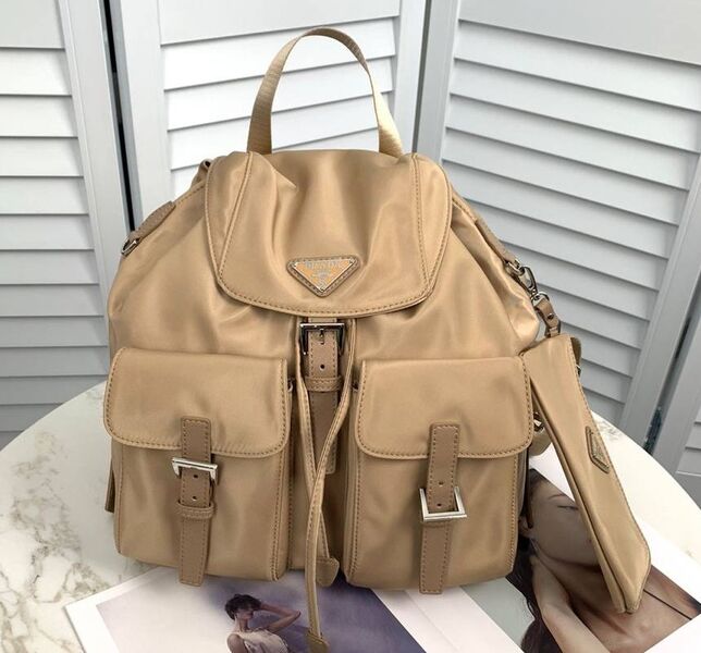 Рюкзак Prada женский нейлон бежевый 133572