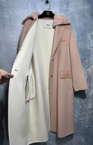 Пальто Fendi женский бежевый 125646-3
