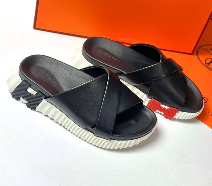 Шлепки Hermès женский кожа черный 149075