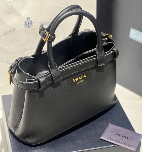 Сумка Prada женский кожа черный 138235