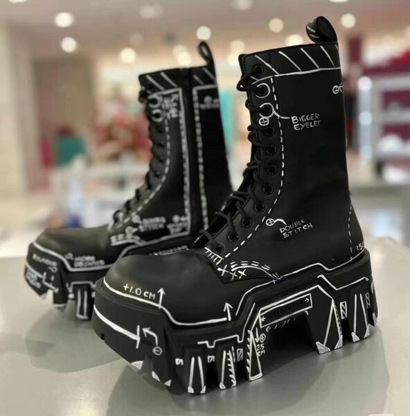 Ботинки Balenciaga женский кожа черный 166215