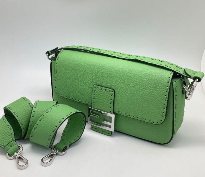 Сумка Fendi Baguette женский кожа болотный 120051