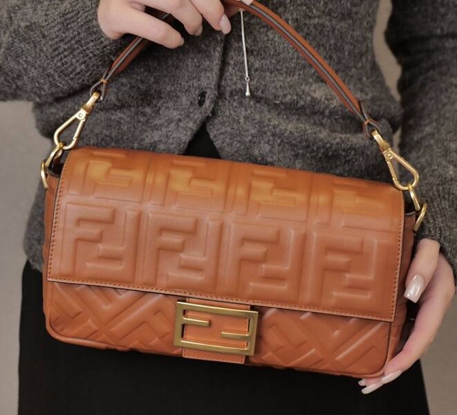 Сумка Fendi Baguette женский кожа 136611