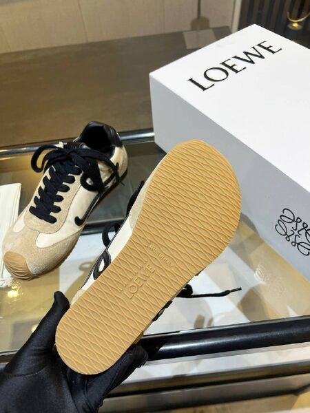 Женские кроссовки Loewe женский замша бежевый o6903069-1-5