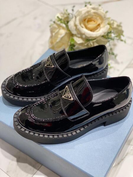 Лоферы Prada женский кожа черный 40843-2